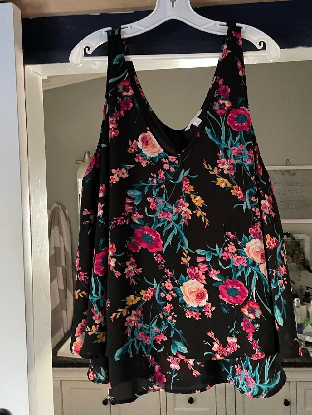 Black Floral V-Neck Sleeveless Tanktop
